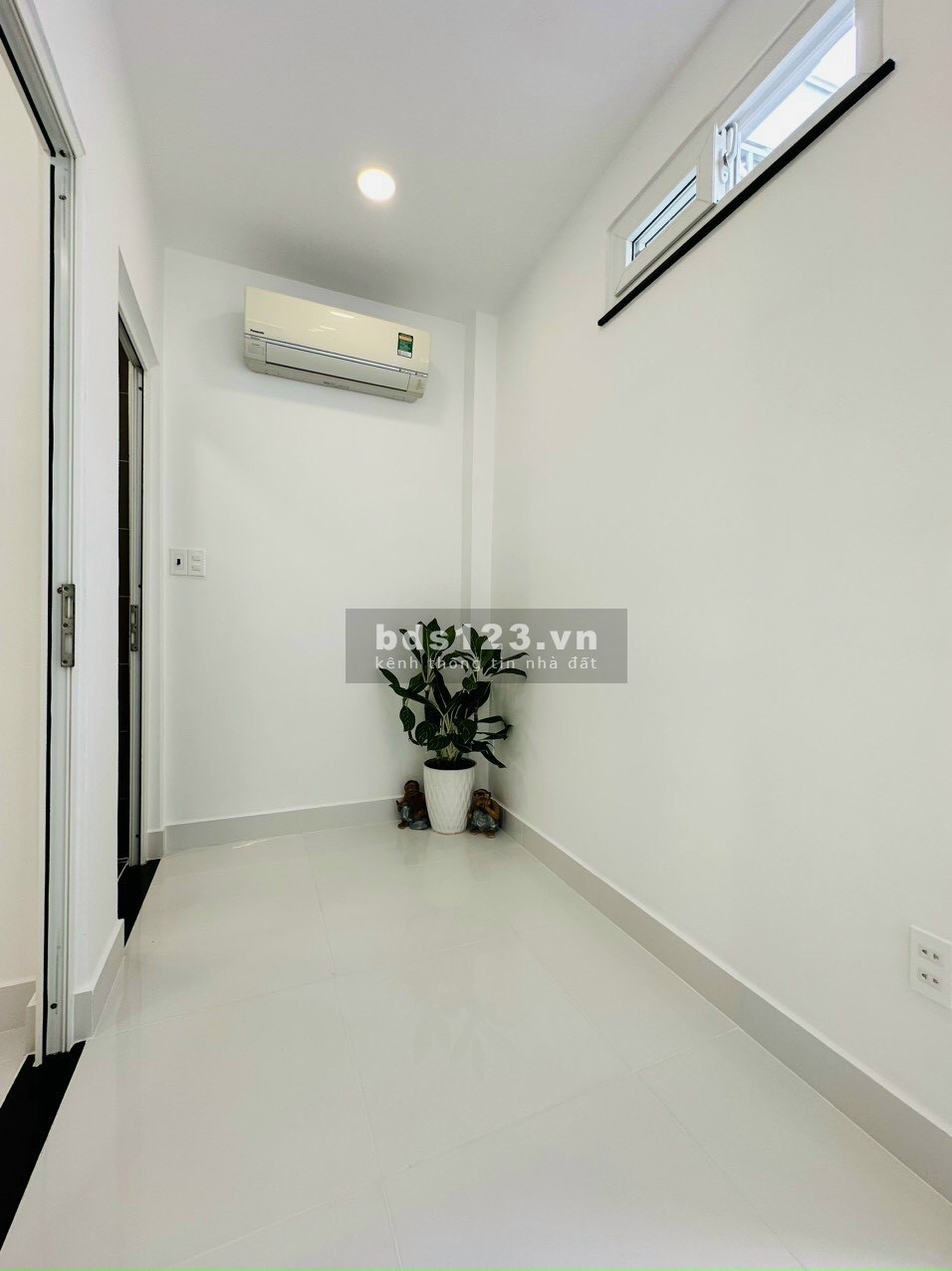 Cần gấp vốn bán nhà 33m2 giá chỉ 2ty225 ngay hẻm Chu Văn An, p12,Bình Thạnh thông ra Học Viện Cán Bộ