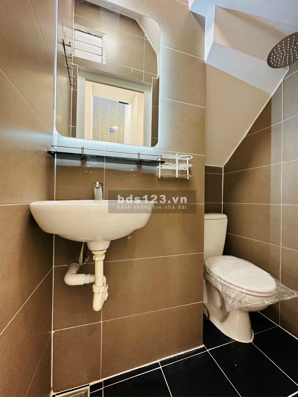 Cần gấp vốn bán nhà 33m2 giá chỉ 2ty225 ngay hẻm Chu Văn An, p12,Bình Thạnh thông ra Học Viện Cán Bộ
