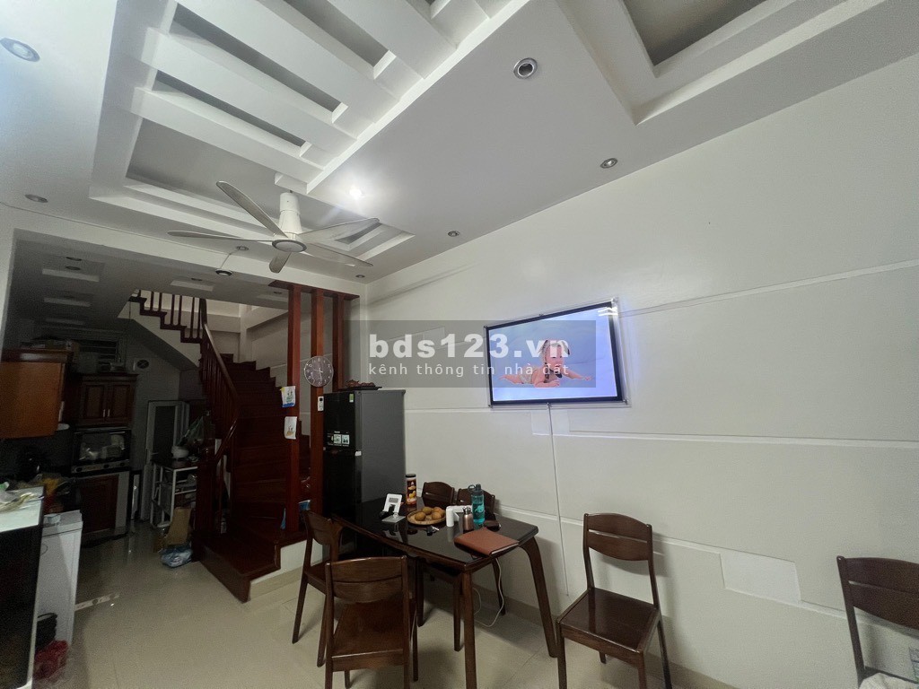 Bán siêu phẩm Cầu Giấy, nội thất đẹp, ngõ thông 2 thoáng. 5,4 tỷ