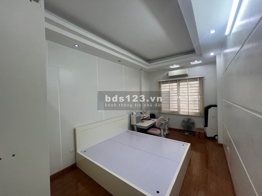 Bán siêu phẩm Cầu Giấy, nội thất đẹp, ngõ thông 2 thoáng. 5,4 tỷ