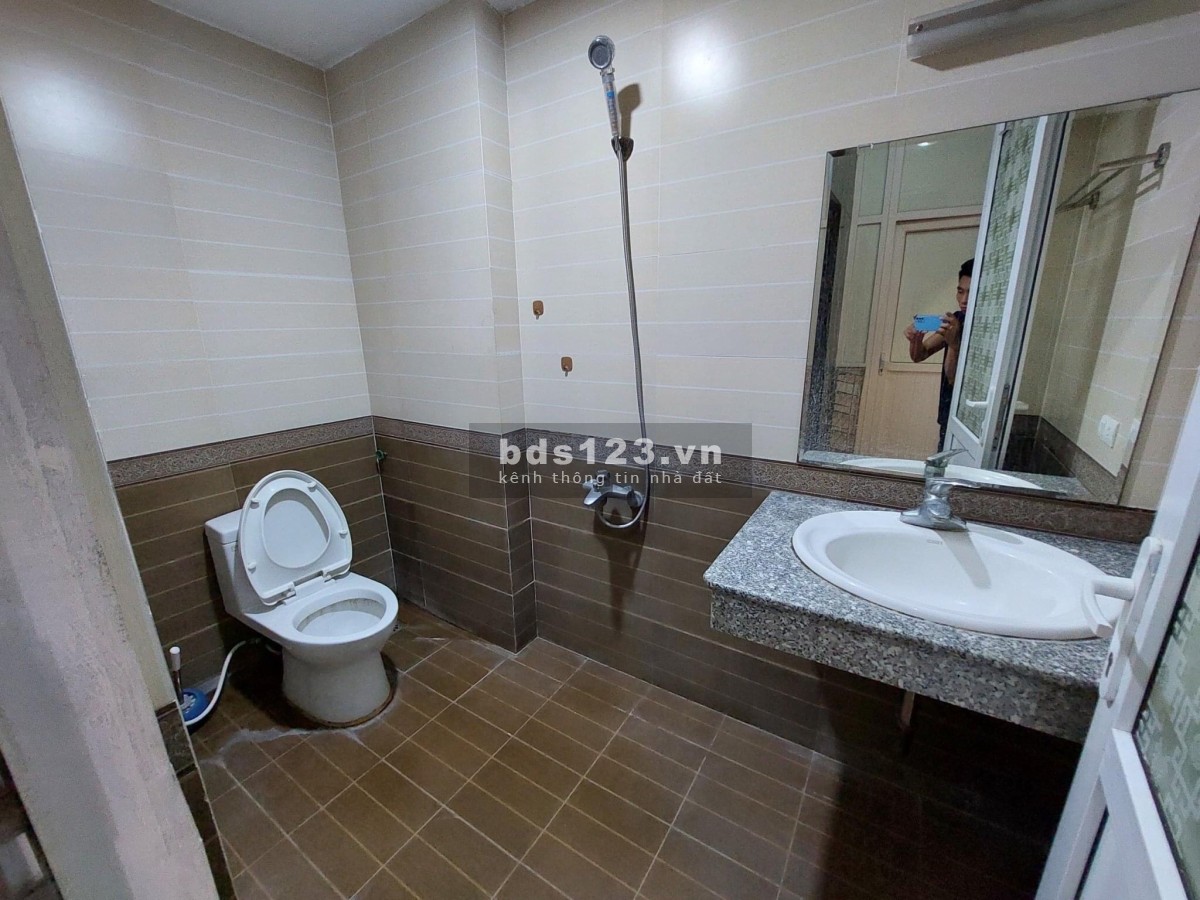 Chung Cư 590 CMT8, Phường 11, Quận 3 130m2 4PN. Nội thất đầy đủ. Giá 16tr/tháng