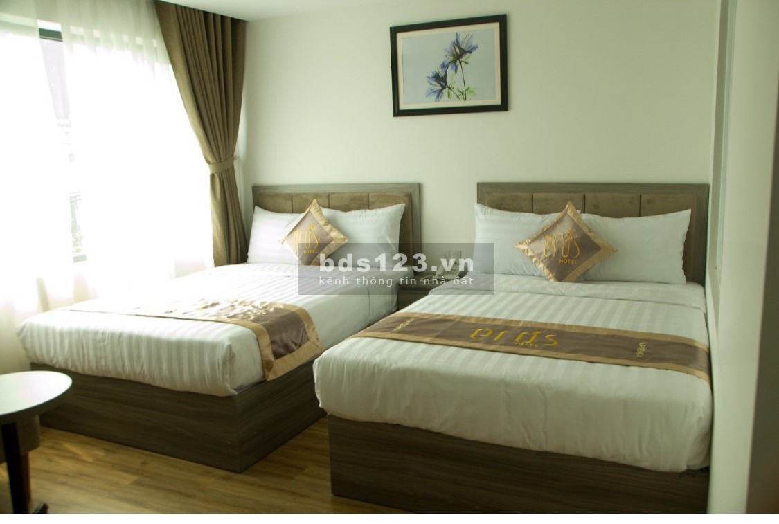 Chính chủ gửi bán khách sạn MT đường Hồ Nghinh Sơn Trà Đà Nẵng. DT105M2. Gía 25 tỷ.