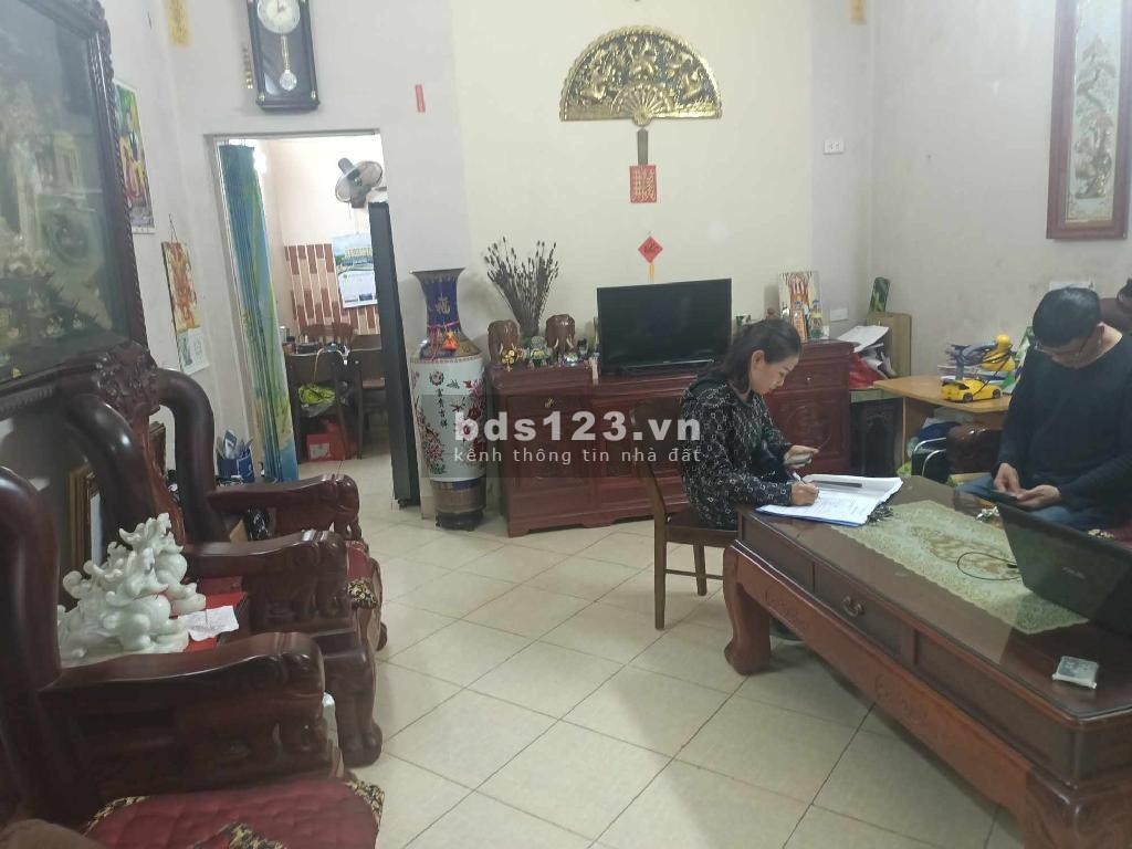 Bán nhà Ngô Xuân Quảng, ngõ nông, thông, ô tô vào nhà 76m - Giá nhỉnh 6 tỷ
