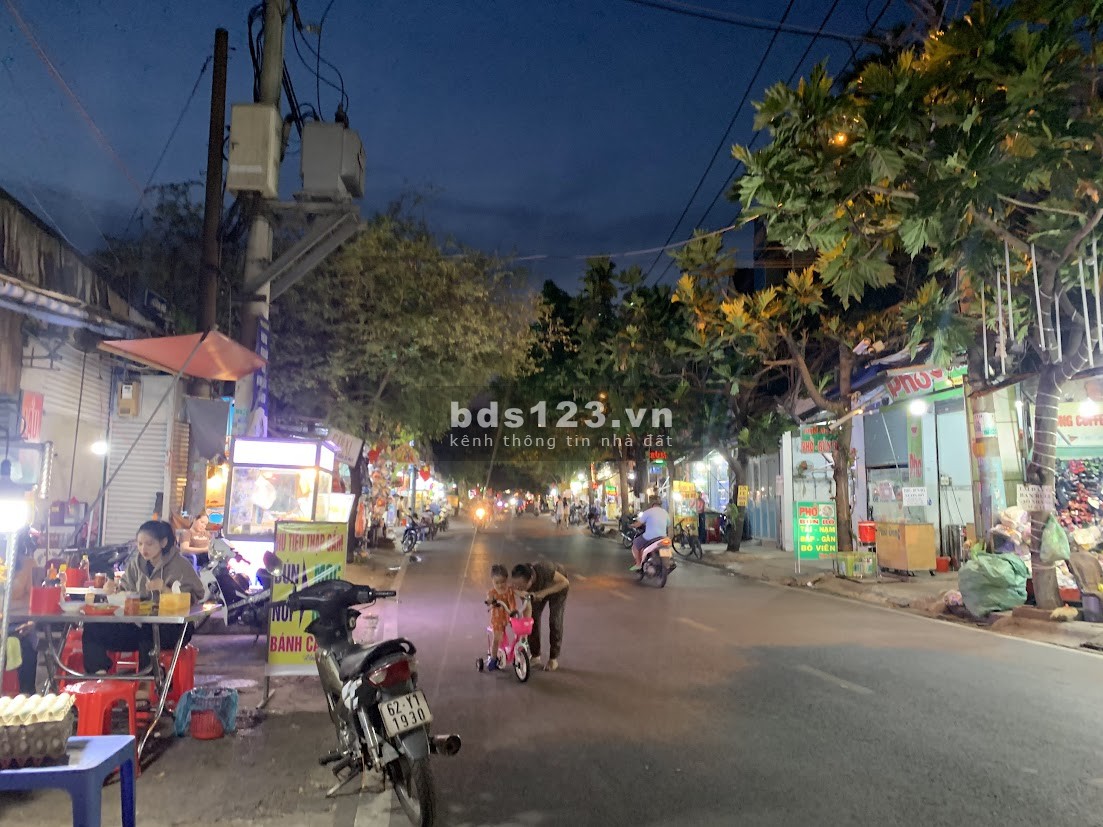 Bán nhà mặt tiền 1 đờI chủ Lê Thị Hoa sát chợ Khiết Tâm 120m2 (5x24) 2 tầng 9.9 tỷ.