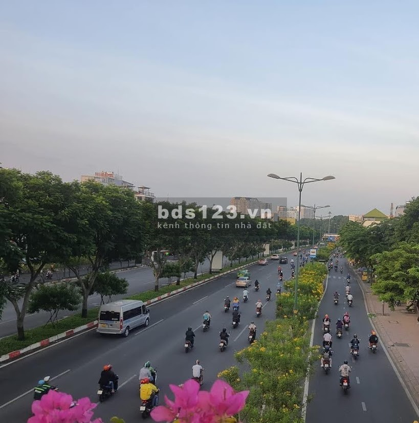(Gò Vấp) nhà mặt tiền, vị trí KD đẹp, Phạm Văn Đồng, 3 tầng, 5.95 tỷ.