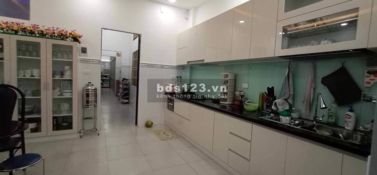 Bán nhà mặt tiền 1 đờI chủ Lê Thị Hoa sát chợ Khiết Tâm 120m2 (5x24) 2 tầng 9.9 tỷ.