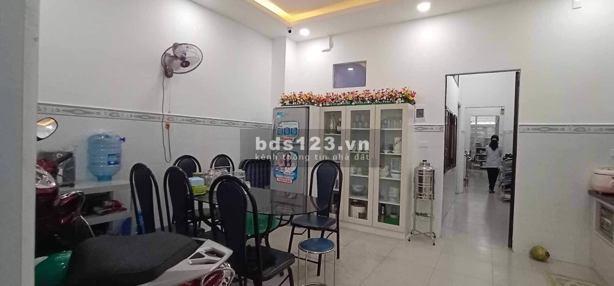 Bán nhà mặt tiền 1 đờI chủ Lê Thị Hoa sát chợ Khiết Tâm 120m2 (5x24) 2 tầng 9.9 tỷ.