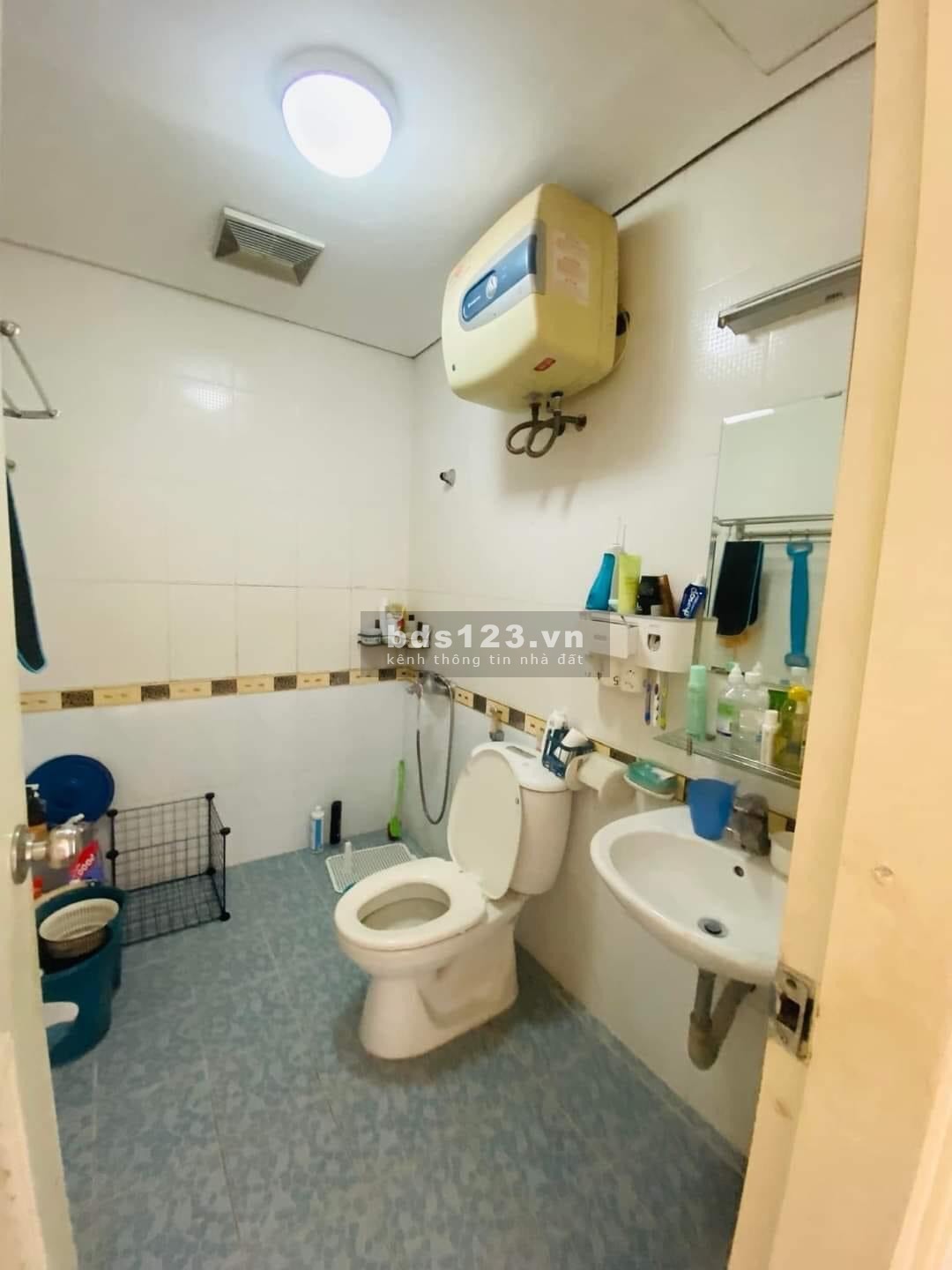 Cho thuê Chung Cư Screc - Quận 3 76m2 2PN, nội thất cơ bản. Giá thuê 12tr/tháng