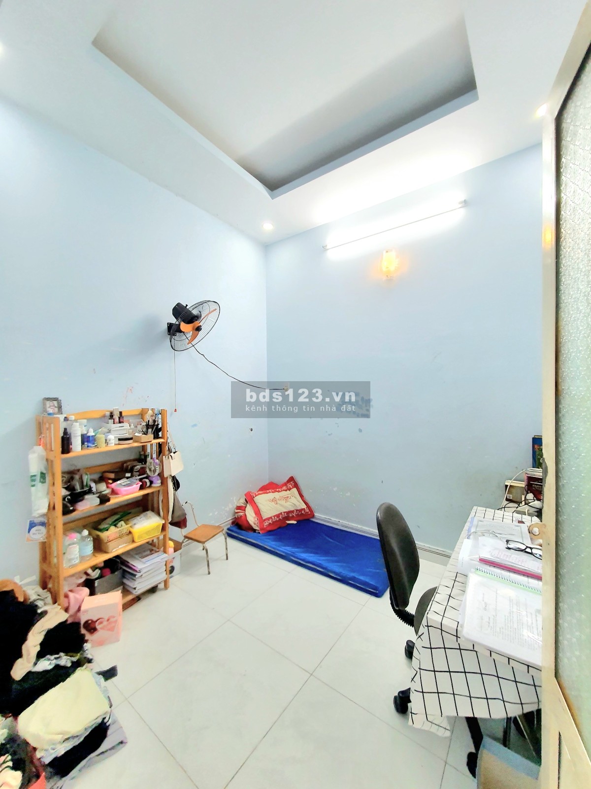 Bán nhà MT đường Sơn Cang, Phường 12, Q.Tân Bình. Dt 4x9.5m. Đúc 2 lầu 4pn, 3wc nhà còn mới ở ngay
