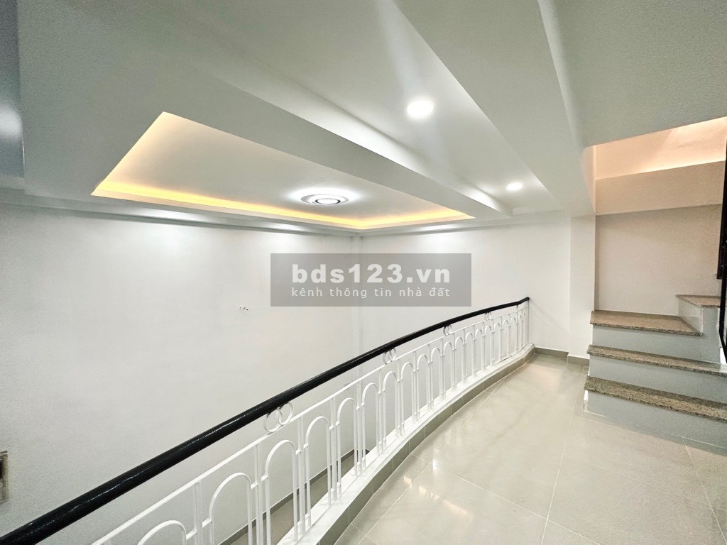 Nhà đẹp trung tâm - Giáp quận 1 - 4 Tầng BTCT - Sổ nở hậu - Gía chỉ 4.75 tỷ