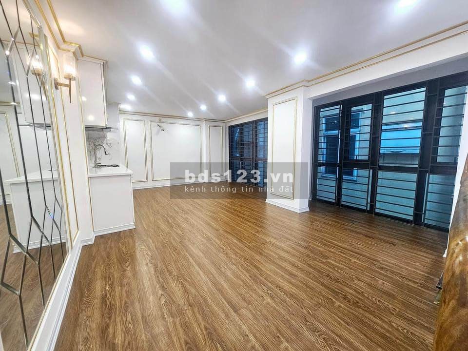 Chỉ 5 tỷ có ngay nhà Cát Linh - Đống Đa - Ngõ thông kinh doanh - 40M - 5 Tầng