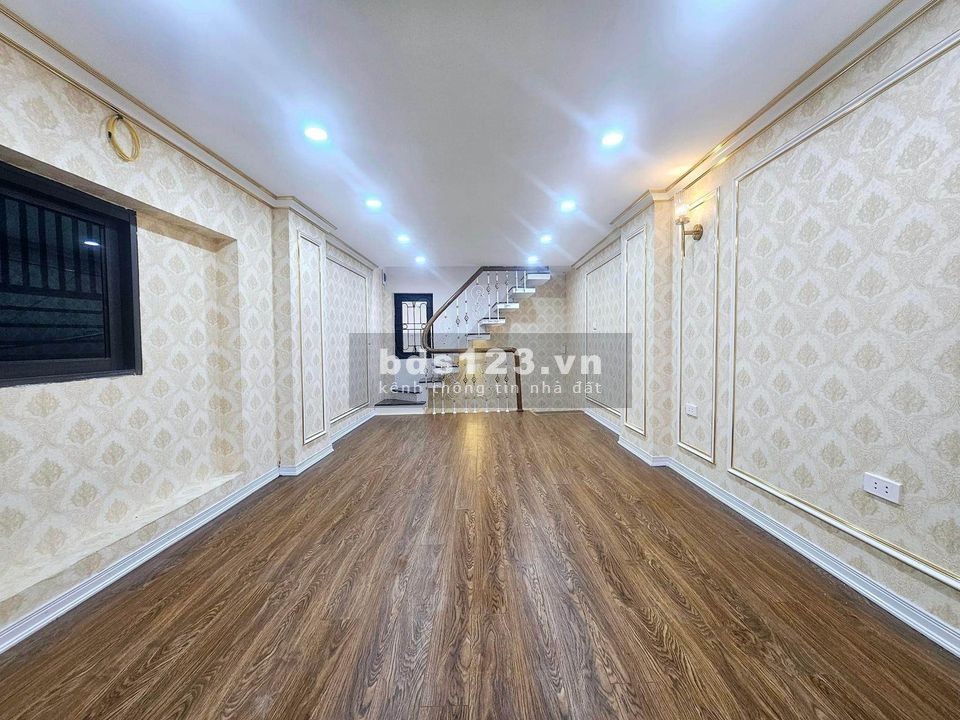 Chỉ 5 tỷ có ngay nhà Cát Linh - Đống Đa - Ngõ thông kinh doanh - 40M - 5 Tầng