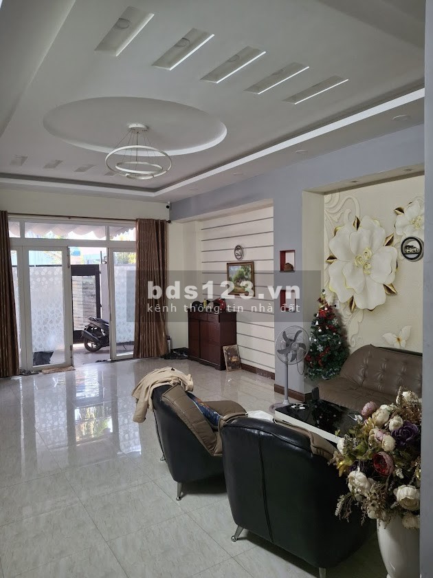 (Thủ Đức) Nhà tuyệt đẹp hxh, sát mặt tiền Tô Ngọc Vân, Tam Phú 110m2 3 tầng 7.68tỷ