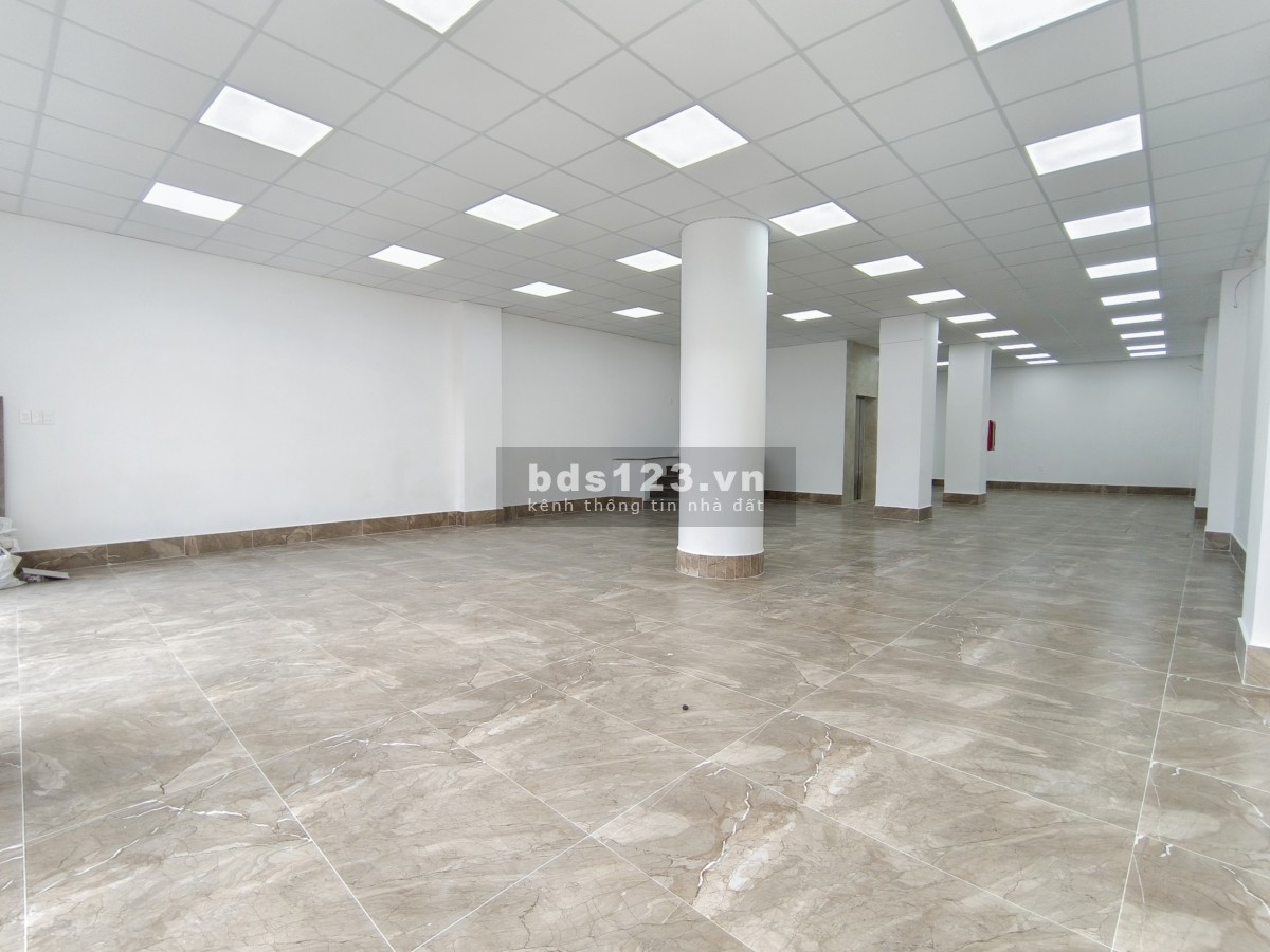 Chính chủ cho thuê văn phòng ngay mặt tiền Hai Bà Trưng, Tân Định, Quận 1. 150m2 chỉ có 59.9 triệu