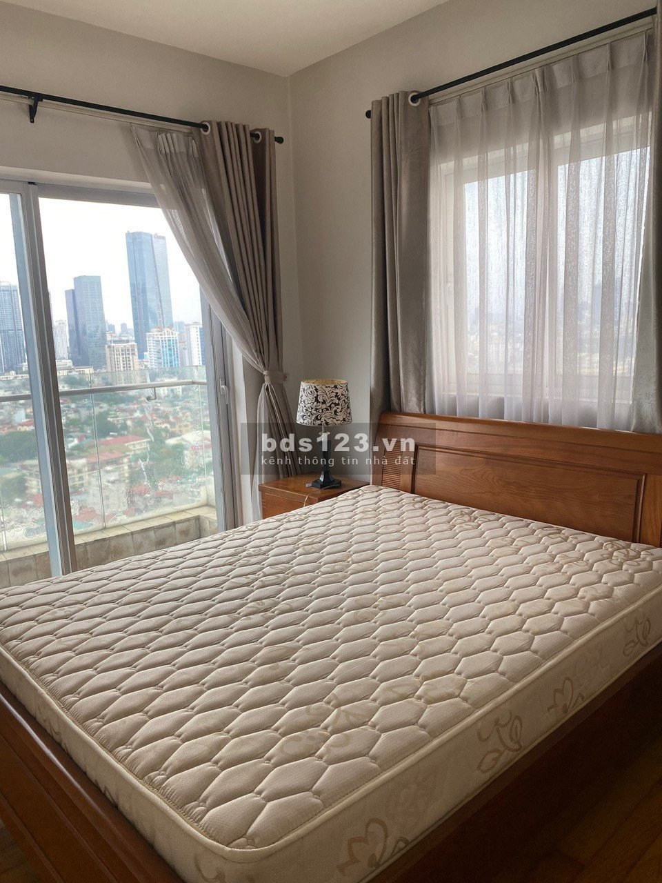 Bán CC Golden Westlake 151 Thụy Khuê, 185m2 3PN 3 VS, có slot oto view trọn Hồ Tây. Giá 16.5 tỷ