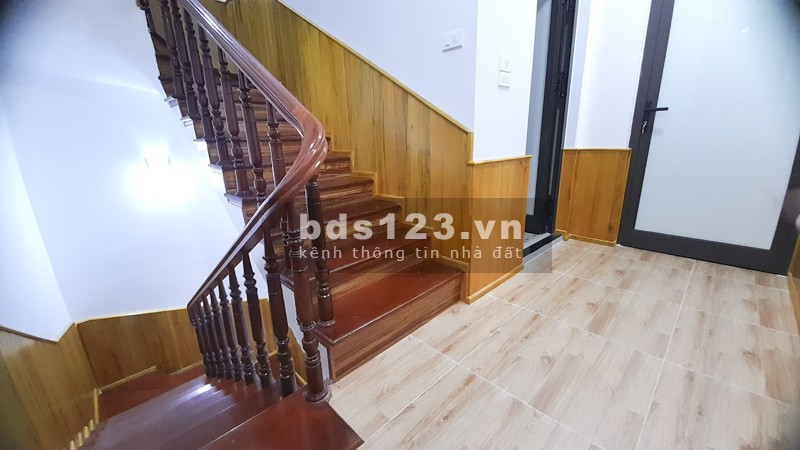 Bán nhà view sông tại Ngọc Thuỵ Long Biên, 60m2, 5 tầng, 6 ngủ, ô tô vào nhà, giá 5.8 tỷ
