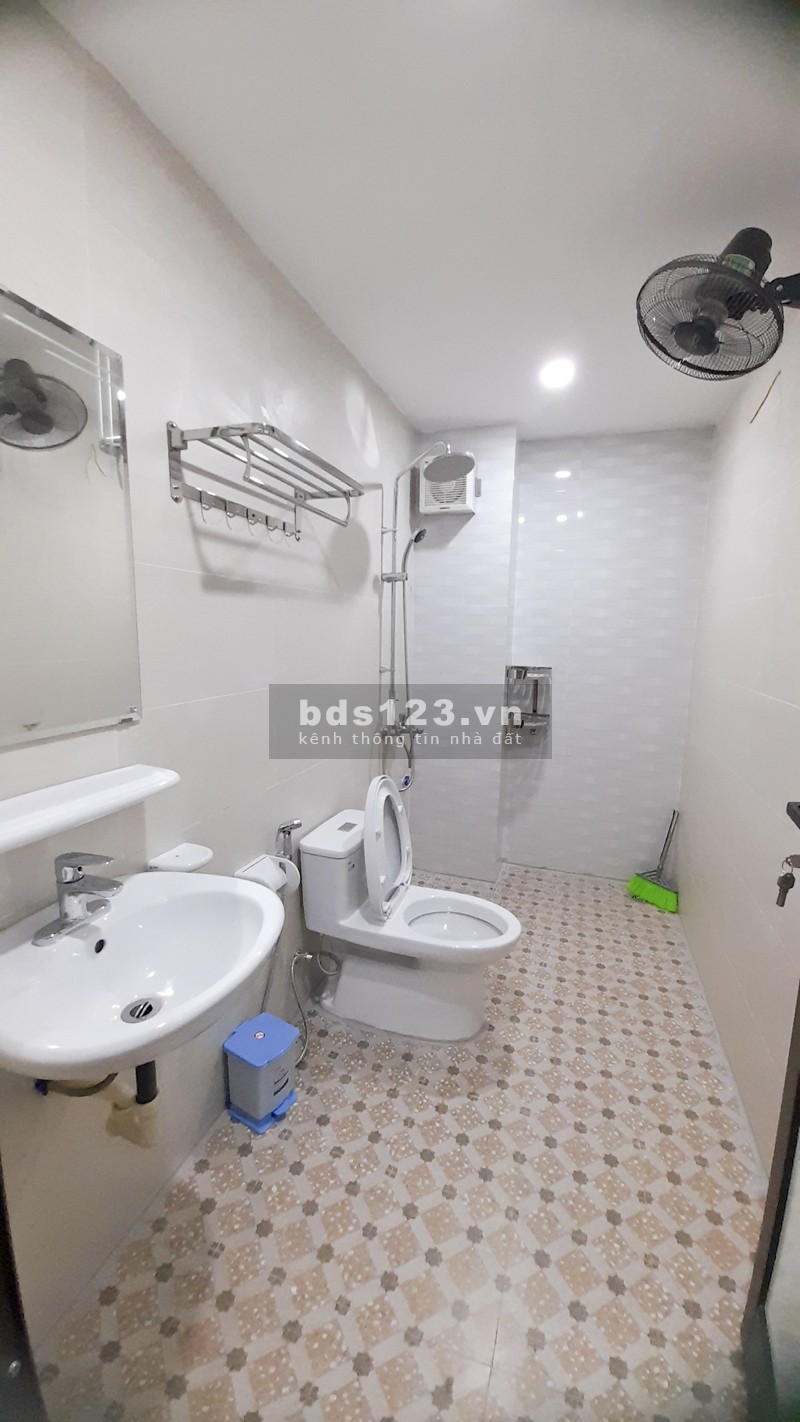 Bán nhà view sông tại Ngọc Thuỵ Long Biên, 60m2, 5 tầng, 6 ngủ, ô tô vào nhà, giá 5.8 tỷ
