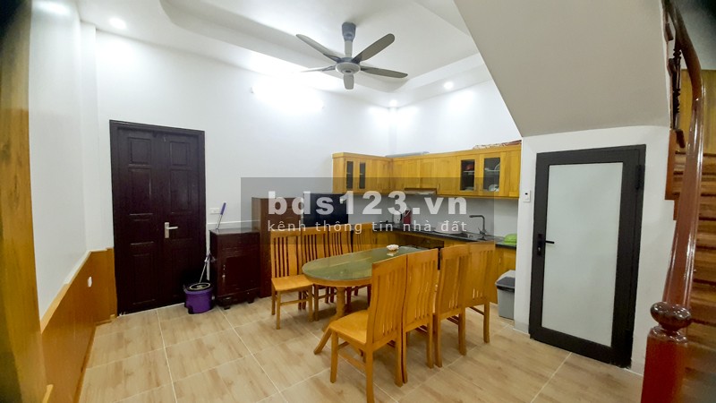 Bán nhà view sông tại Ngọc Thuỵ Long Biên, 60m2, 5 tầng, 6 ngủ, ô tô vào nhà, giá 5.8 tỷ