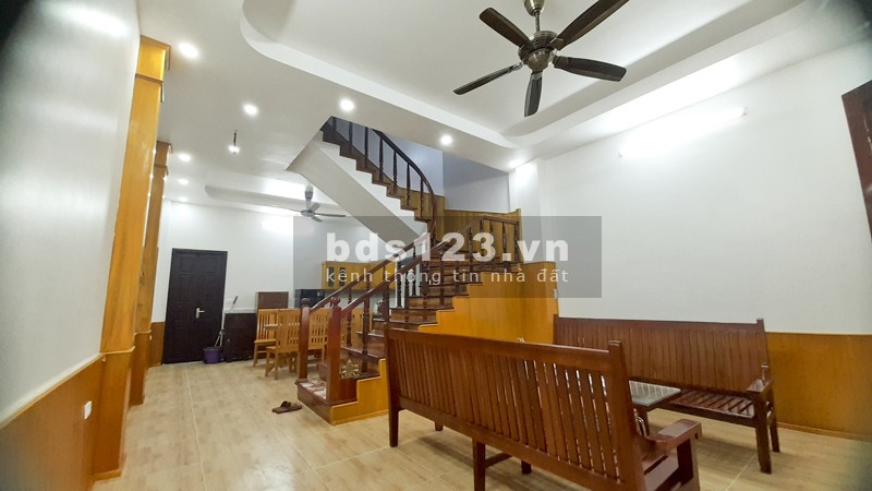 Bán nhà view sông tại Ngọc Thuỵ Long Biên, 60m2, 5 tầng, 6 ngủ, ô tô vào nhà, giá 5.8 tỷ