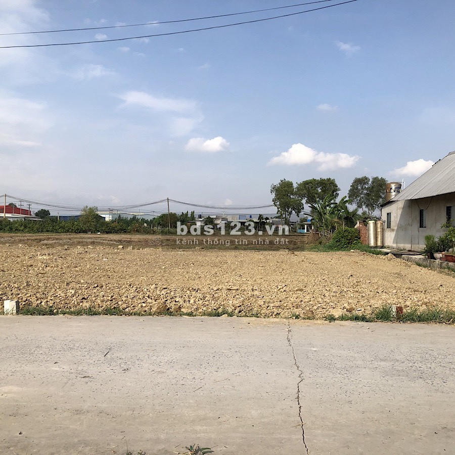 Nền thổ cư, MẶT TIỀN LỘ LỚN chỉ 1 tỷ 999 triệu/ Nền