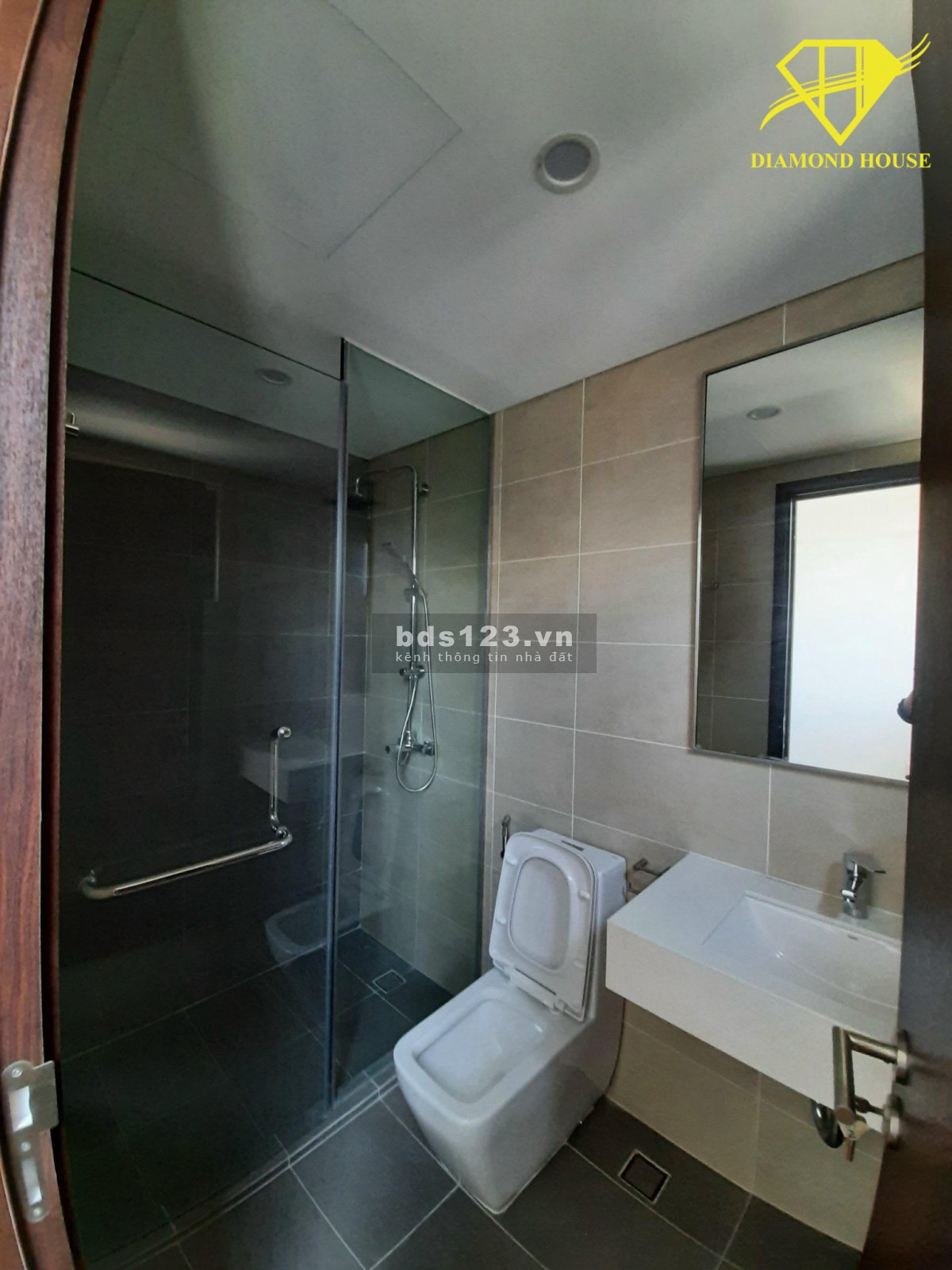 LH: Ms. Hiền 0334237251- Tin chính xác, 2PN view sông quận 1 giá chỉ 6 tỷ bao hết tại One Verandah