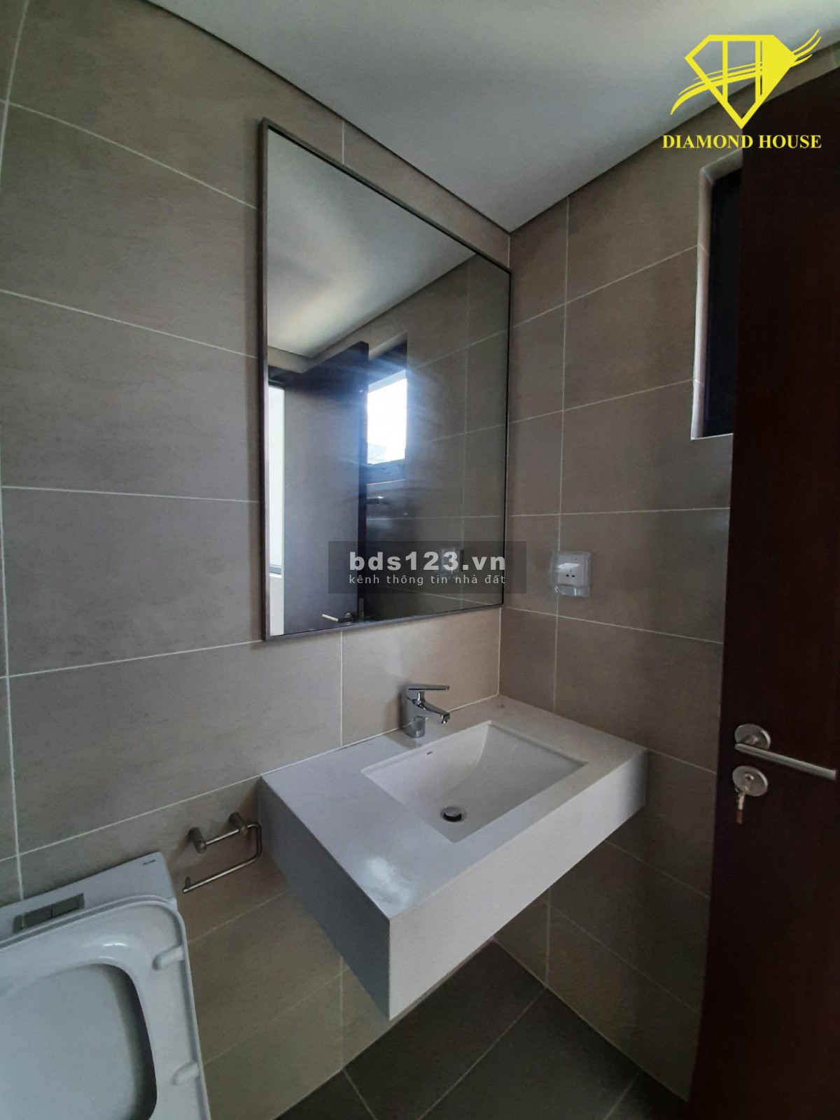 LH: Ms. Hiền 0334237251- Tin chính xác, 2PN view sông quận 1 giá chỉ 6 tỷ bao hết tại One Verandah