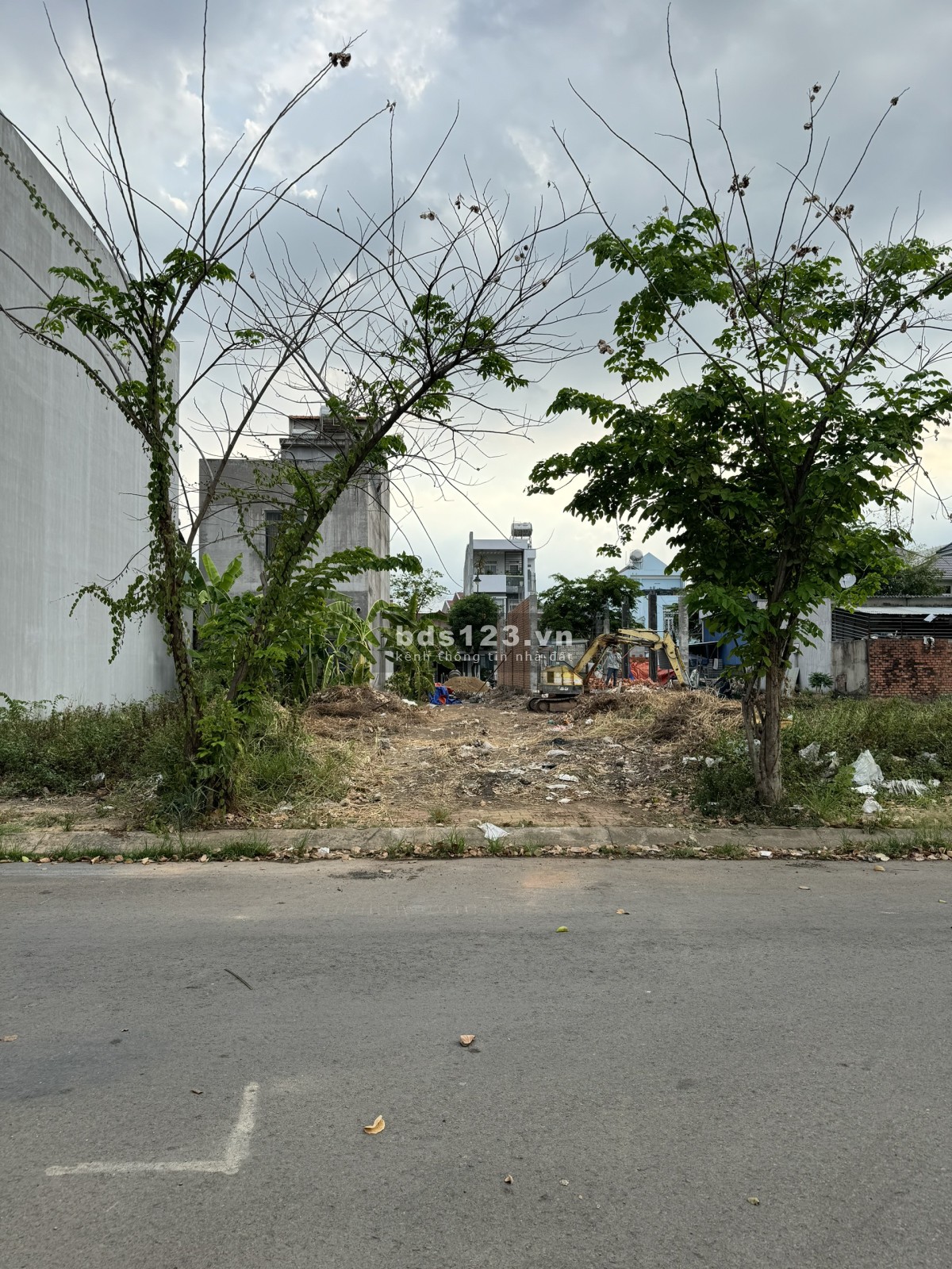 Kẹt tiền quá tôi cần bán gấp lô đất 220m² đối diện sông Sài Gòn, khu dân cư đông