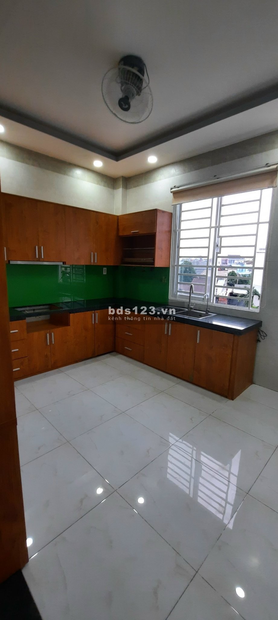 "Nhất nhà đất" => Bán nhà đẹp xây kiên cố hẻm oto, 1 trệt 2 lầu, 4PN, tặng toàn bộ nội thất mới tinh