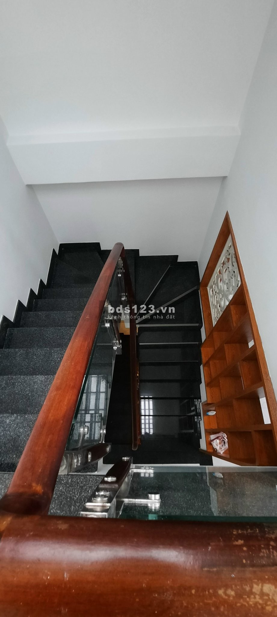 "Nhất nhà đất" => Bán nhà đẹp xây kiên cố hẻm oto, 1 trệt 2 lầu, 4PN, tặng toàn bộ nội thất mới tinh