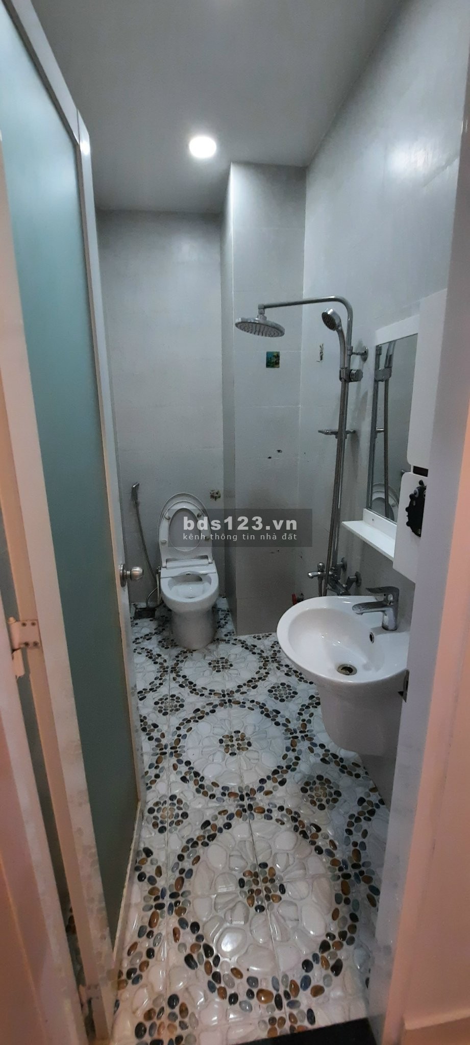 "Nhất nhà đất" => Bán nhà đẹp xây kiên cố hẻm oto, 1 trệt 2 lầu, 4PN, tặng toàn bộ nội thất mới tinh