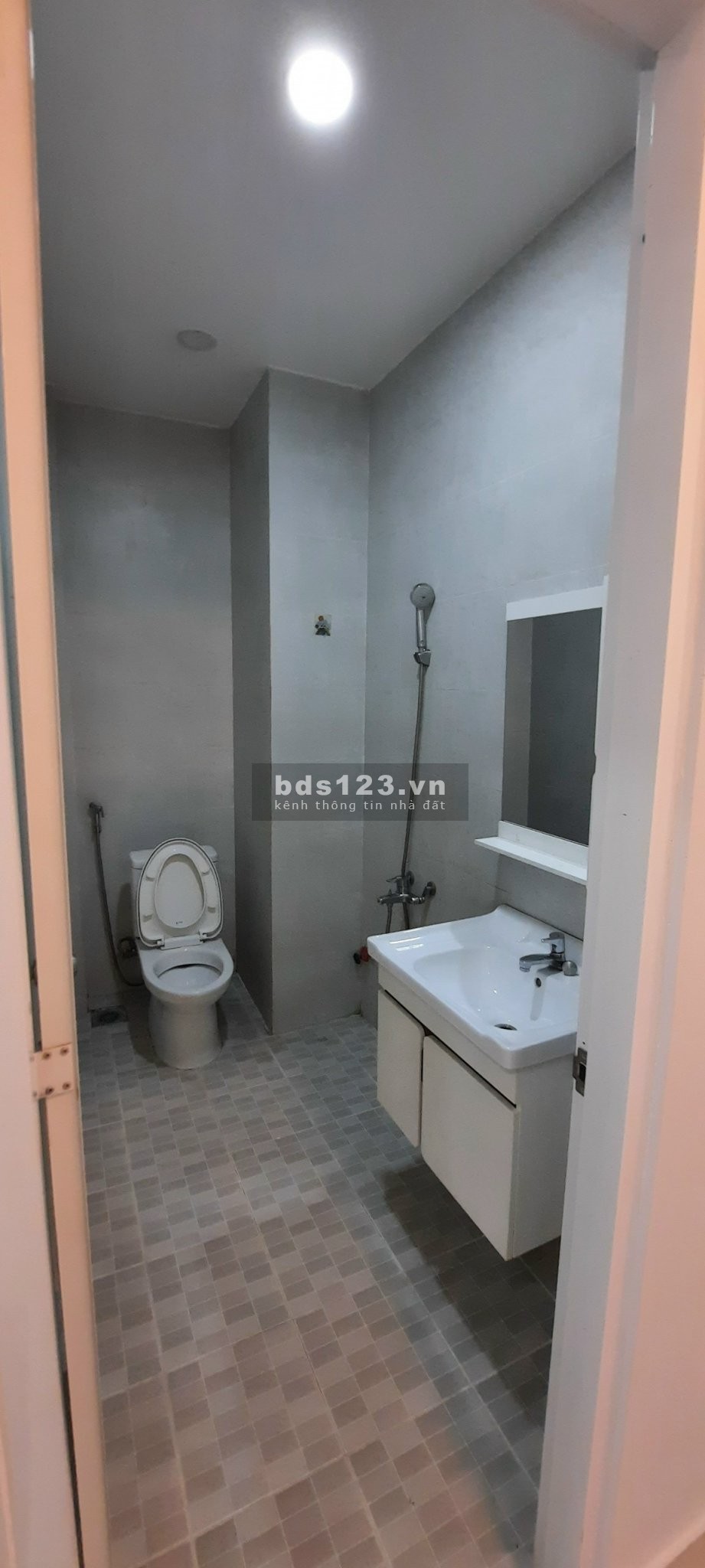 "Nhất nhà đất" => Bán nhà đẹp xây kiên cố hẻm oto, 1 trệt 2 lầu, 4PN, tặng toàn bộ nội thất mới tinh