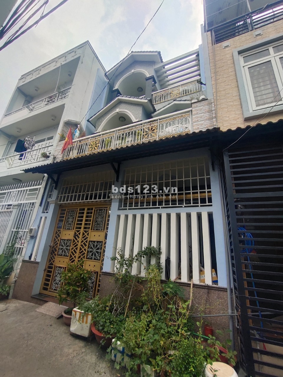"Nhất nhà đất" => Bán nhà đẹp xây kiên cố, hẻm oto, 1 trệt 2 lầu, 3PN, 3WC, gần SVĐ Linh Xuân