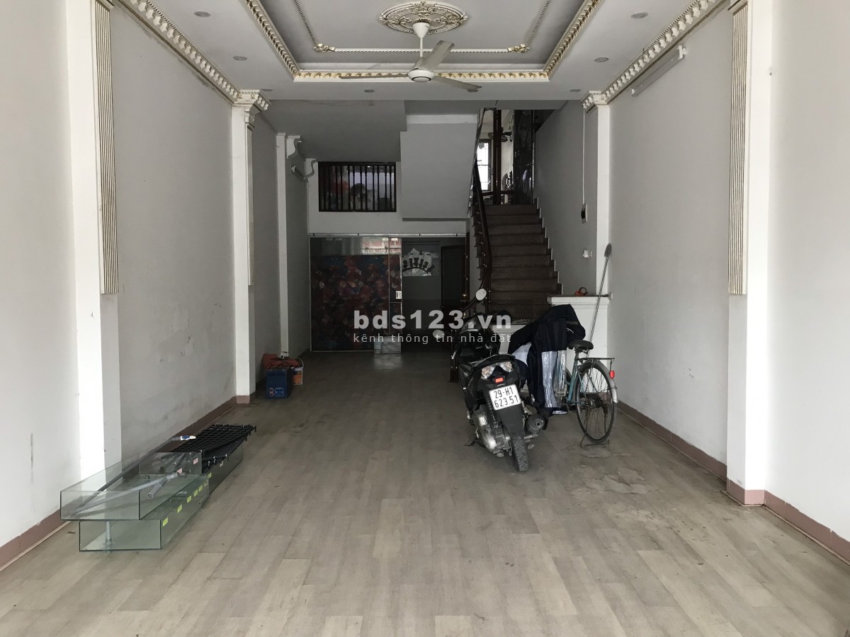 Cho thuê cửa hàng - tầng 1, mặt đường Giải Phóng, mặt tiền 4,5m, sâu 17m, cách bến xe Nước Ngầm 200m