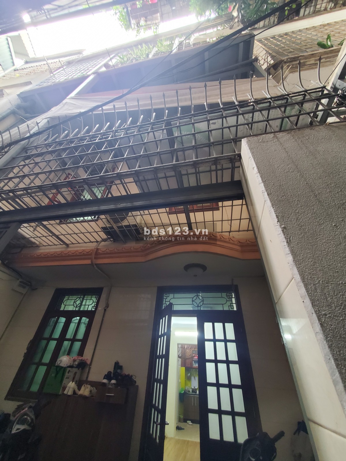 Người quen nhờ bán gấp nhà La Thành khu vực lõi Đống Đa 50M2 MT5M giá nhỉnh 5 tỷ
