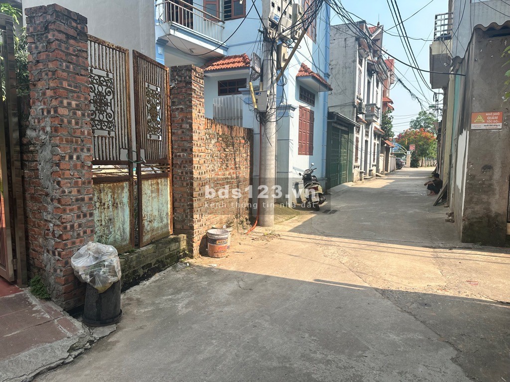 Bán đất Lô góc Dương quang, Dương xá, ô tô vào Đất, 48m - 1.8 tỷ