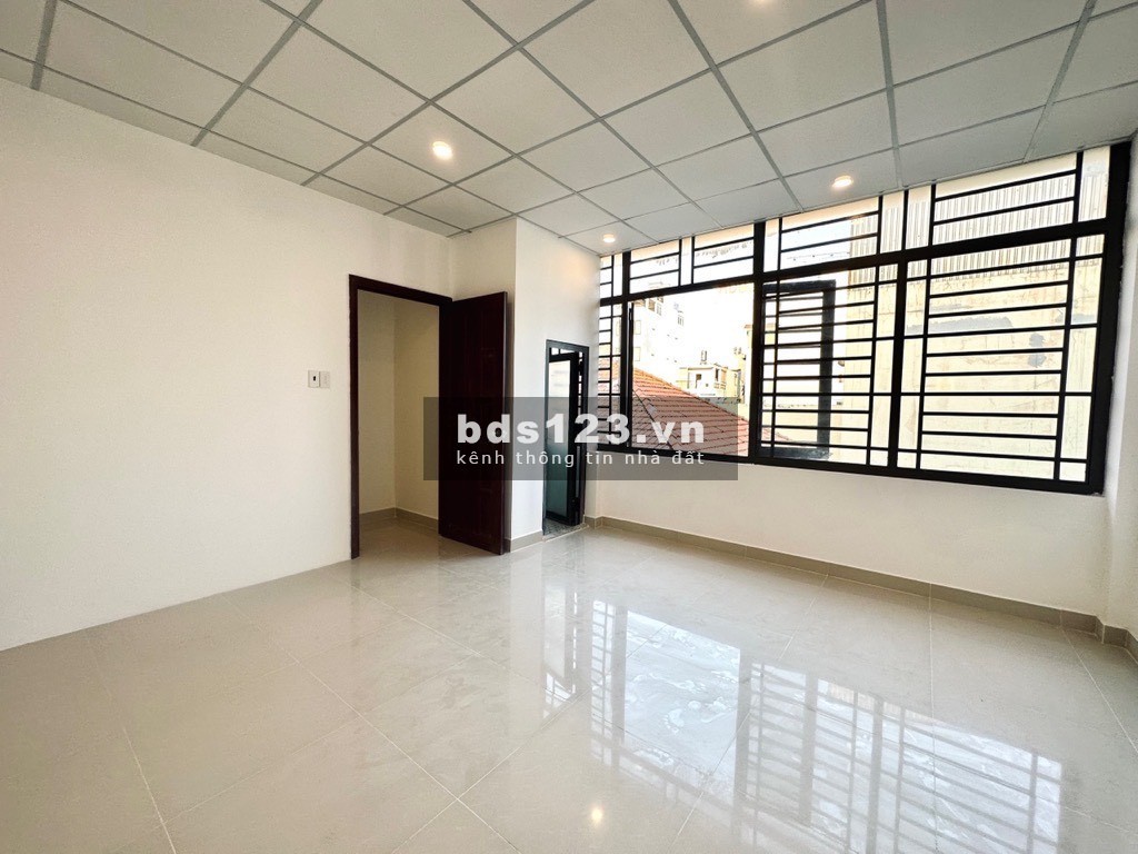 Nhà hẻm thông, thuận tiện - 2 tầng 1 ban công - giá chỉ 1tỷ2