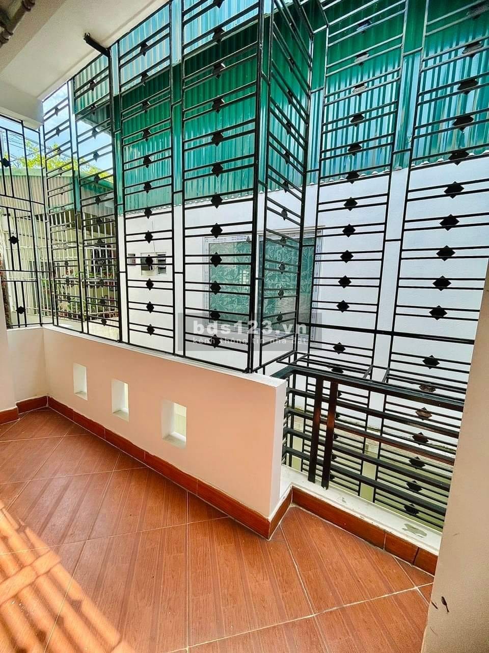Cần bán căn nhà mặt phố Phú Đô, Nam Từ Liêm, 35M - 5 tầng, giá chỉ 5 tỷ, ô tô đỗ cách nhà 30M