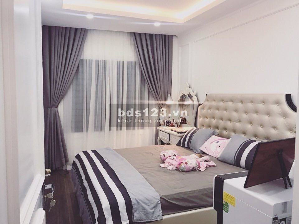 Cần bán nhà Ngô Gia Tự, vài bước ra Big C Long Biên, nhà mới xây đẹp, 32m, 4,4 tỷ