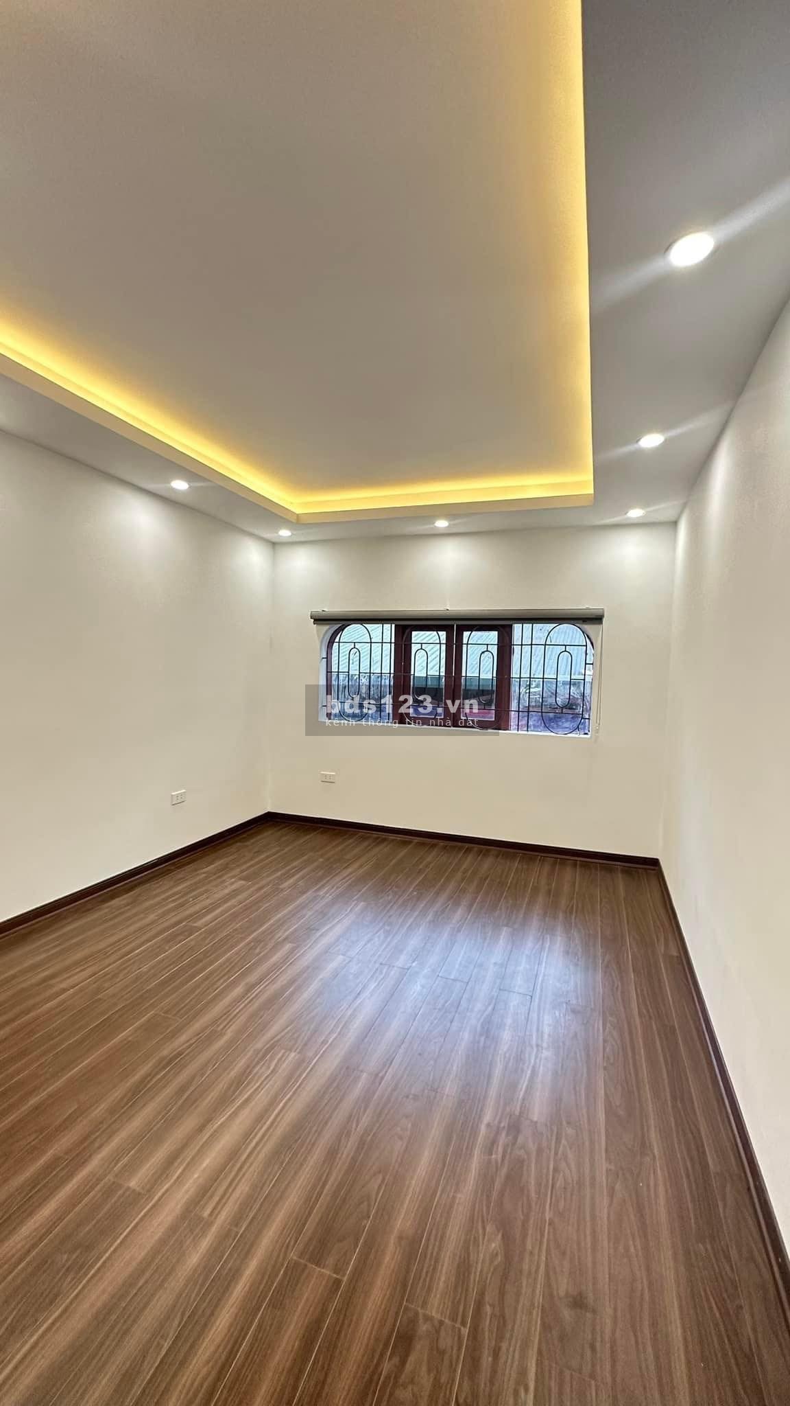 Cần bán nhà Ngô Gia Tự, vài bước ra Big C Long Biên, nhà mới xây đẹp, 32m, 4,4 tỷ