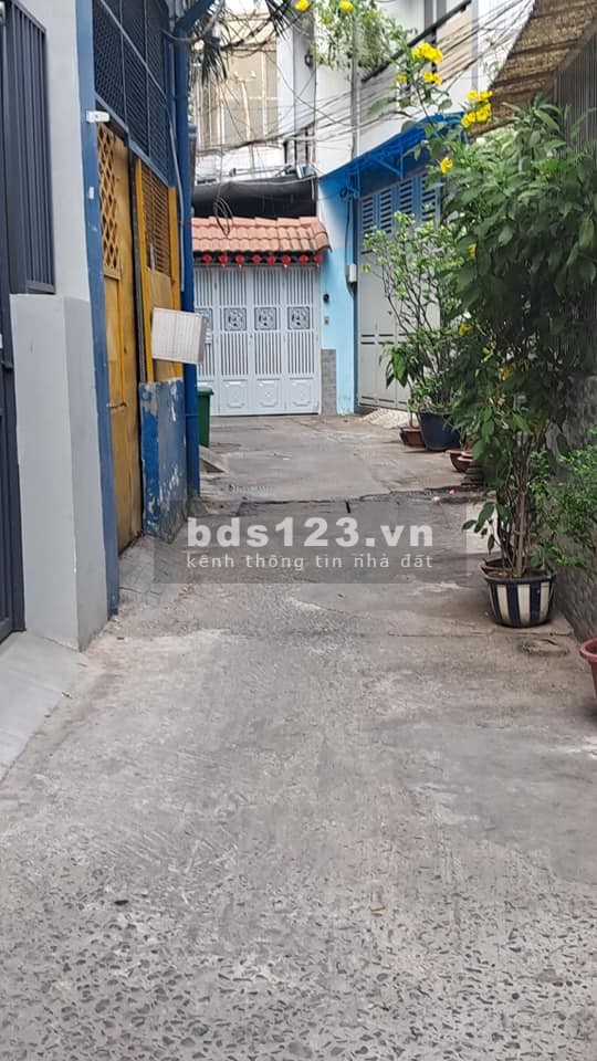 Nhà hẻm thông, thuận tiện - 2 tầng 1 ban công - giá chỉ 1tỷ2