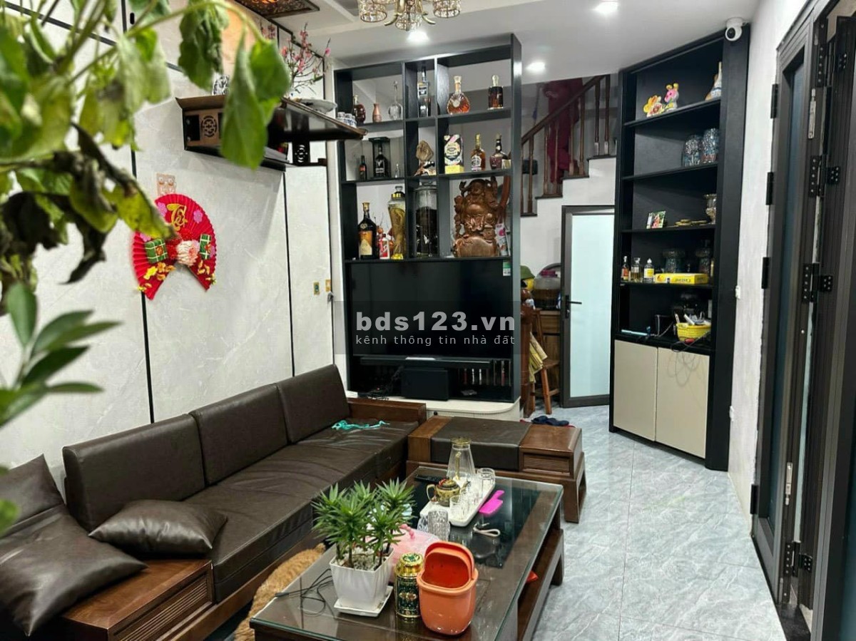 Về quê trồng rau nuôi cá cần bán gấp nhà Ngọc Hồi, 34m, 5 tầng hơn 4 tỷ