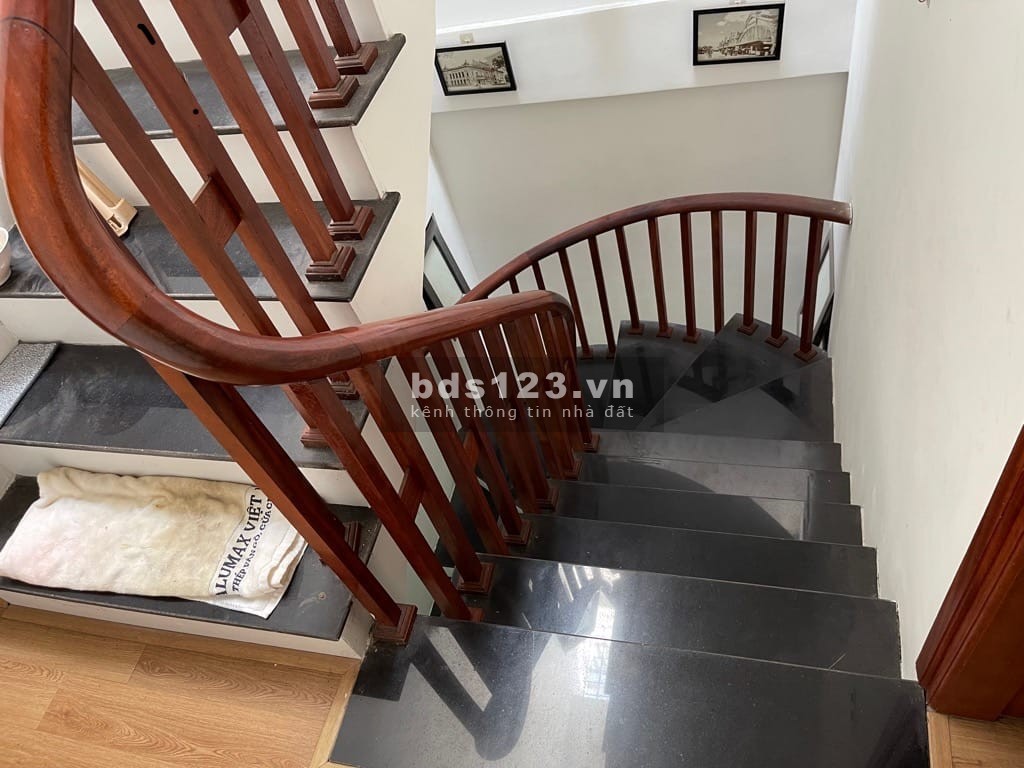 Về quê trồng rau nuôi cá cần bán gấp nhà Ngọc Hồi, 34m, 5 tầng hơn 4 tỷ