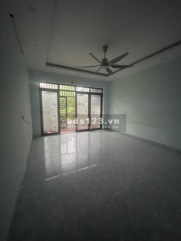 Bán nhà 3 tầng Vân Nội 60m2 - Mặt tiền 4.5 Giá 4.1 tỷ đường 6m