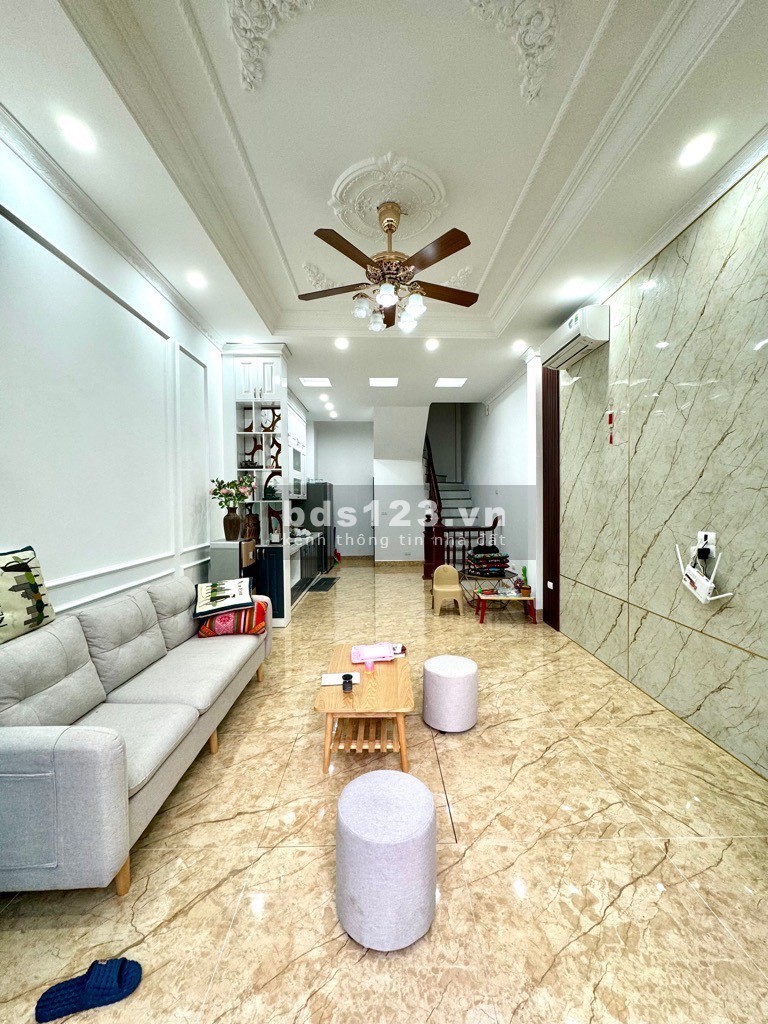 Bán nhà mới Ngõ Ngọc Thuỵ ngay gần trường Việt Pháp, gần Chợ, 39m2, MT 3.9m, chỉ 5.98 tỷ