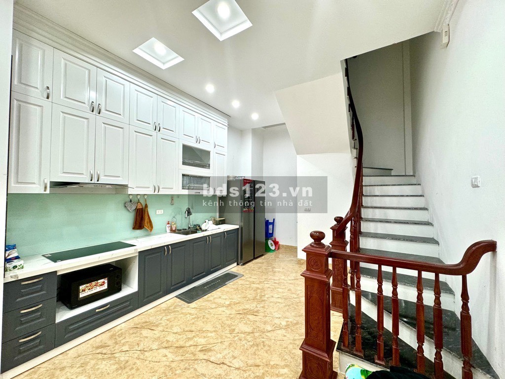 Bán nhà mới Ngõ Ngọc Thuỵ ngay gần trường Việt Pháp, gần Chợ, 39m2, MT 3.9m, chỉ 5.98 tỷ