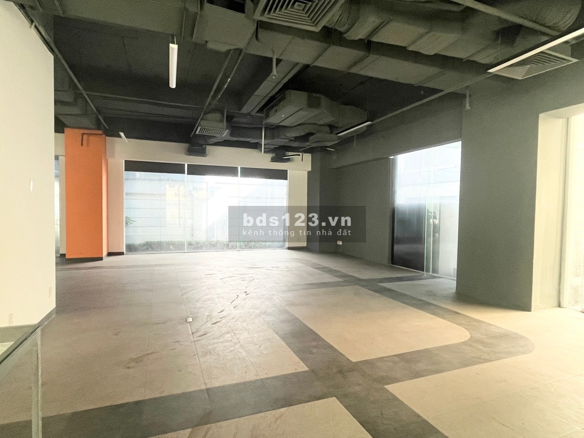 Cho thuê văn phòng ngay mặt tiền Võ Văn Kiệt, Quận 1. Sàn từ 300m2. Giá chỉ 153tr/th - O975406750