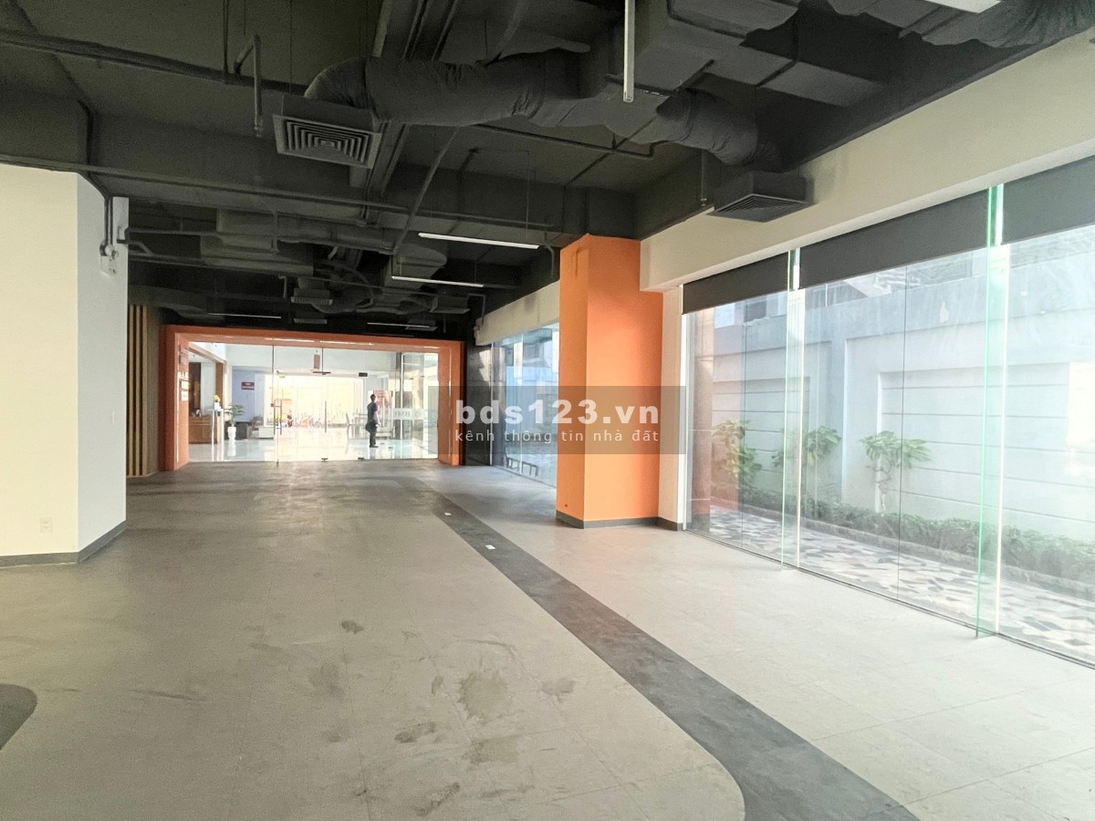 Cho thuê văn phòng ngay mặt tiền Võ Văn Kiệt, Quận 1. Sàn từ 300m2. Giá chỉ 153tr/th - O975406750