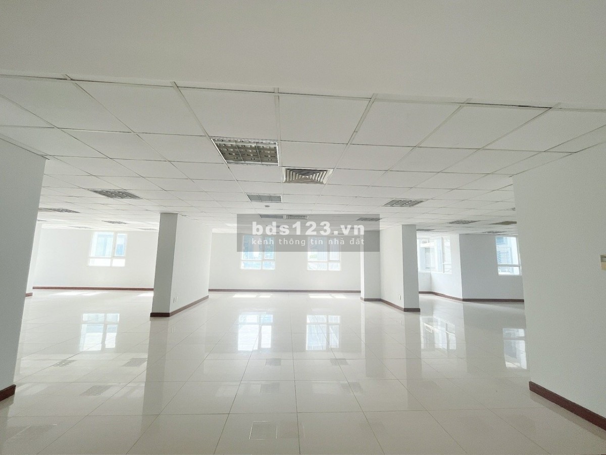 Cho thuê văn phòng ngay mặt tiền Võ Văn Kiệt, Quận 1. Sàn từ 300m2. Giá chỉ 153tr/th - O975406750
