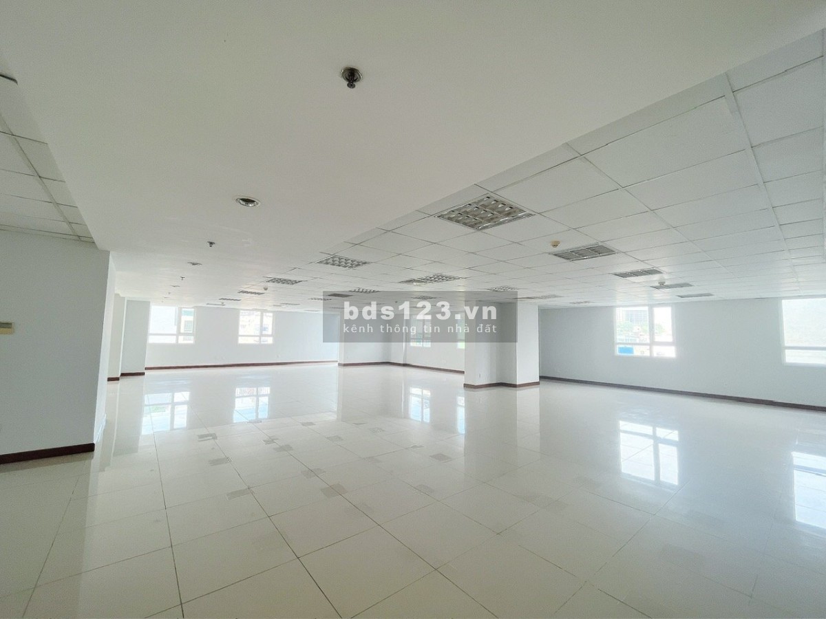 Cho thuê văn phòng ngay mặt tiền Võ Văn Kiệt, Quận 1. Sàn từ 300m2. Giá chỉ 153tr/th - O975406750