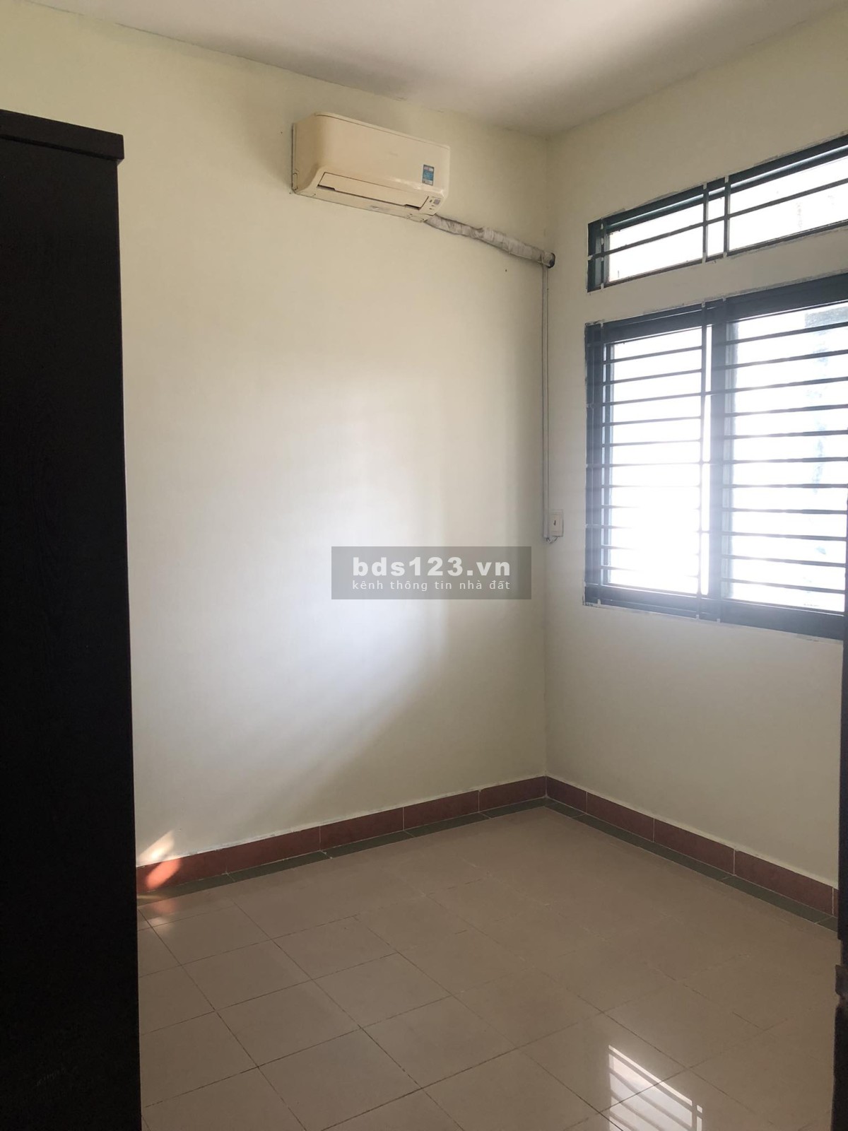 Cho thuê căn hộ 312 Lạc Long Quân, Quận 11, DT : 65 m2, 2PN, Giá 7.5 triệu/tháng